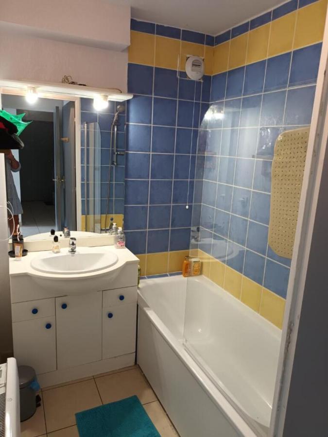 Appartement T2, Climatise, Wifi, Parking Et Piscine Prives Sete Exterior photo